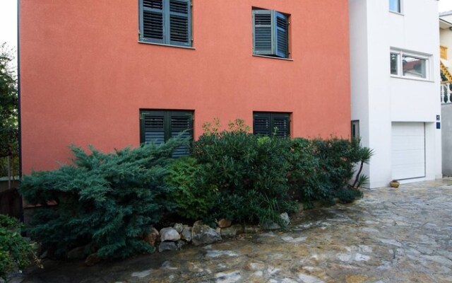 No5 Sea View Attic Studio