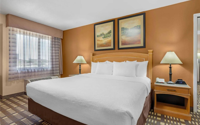 Quality Inn & Suites Plano East - Richardson