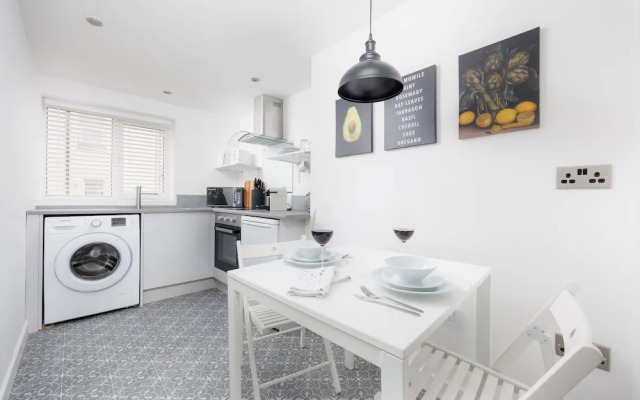 Central Plymouth 2Bed Apartment-Sleeps 4