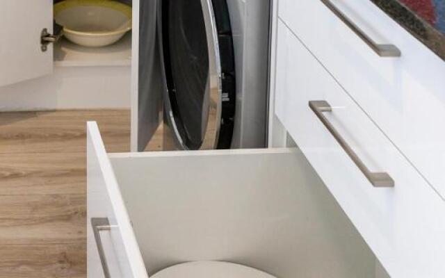 Tranquil, Spacious, Quiet Trendy with a View