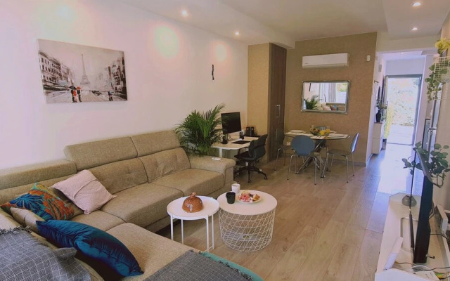 Downtown Retreat by STAY Bnb