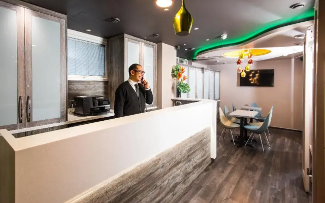 London Court Hotel