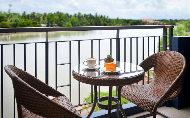 Amphawa Riverfront Hotel