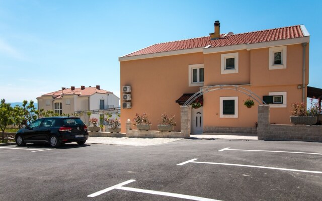 Apartments Rakuljic