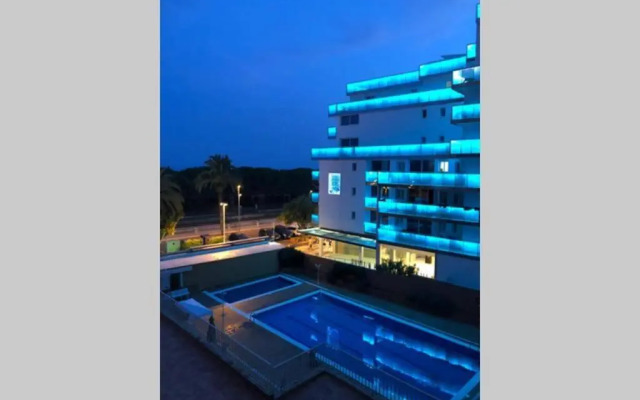 Apartamento frente al mar con piscina