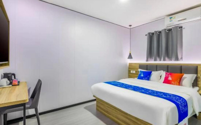 aimoHotel (Beijing Public Welfare Xiqiao Subway Station)