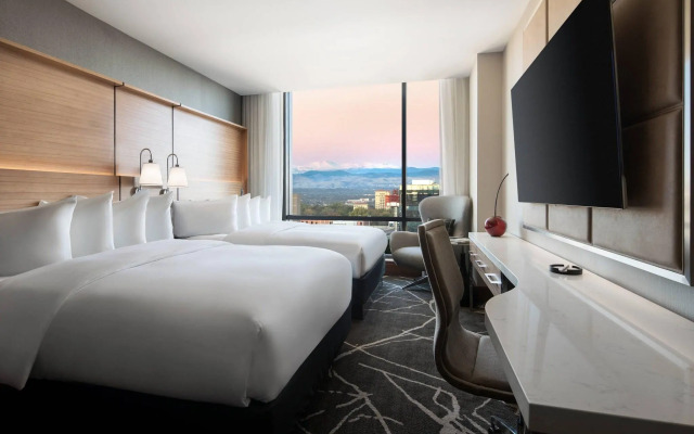 The Jacquard, Autograph Collection