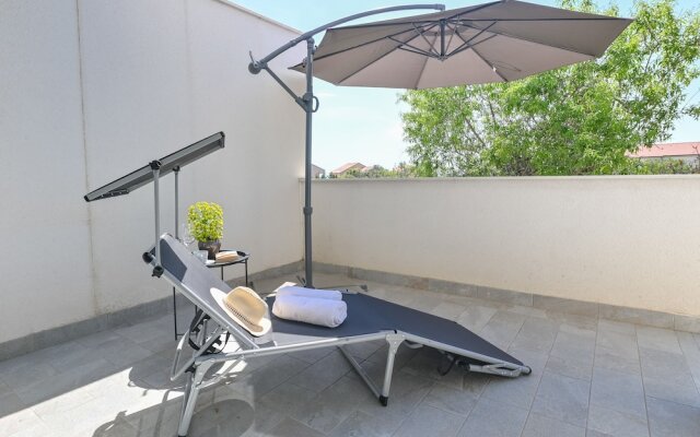 Sunny apartment with a Private Pool