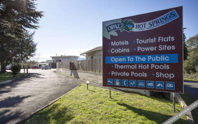 Opal Hot Springs & Holiday Park