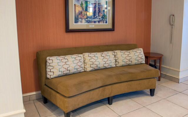Holiday Inn Express Hotel & Suites Buffalo-Airport by IHG