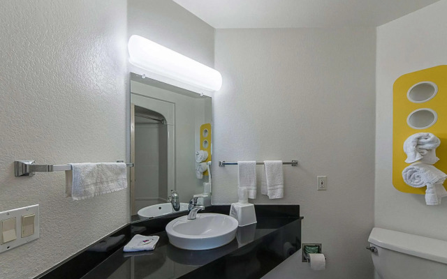 Motel 6 San Antonio, TX - Downtown - Alamo Dome
