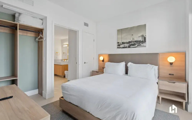 Stylish Apartments with Partial Ocean Views in Downtown