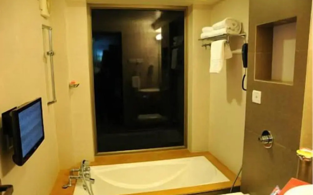 Confident Amoon - The Glamour Spa and Resort