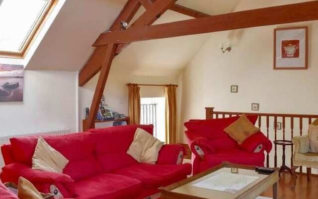 Boutique Apartment in Bere Regis With Pond