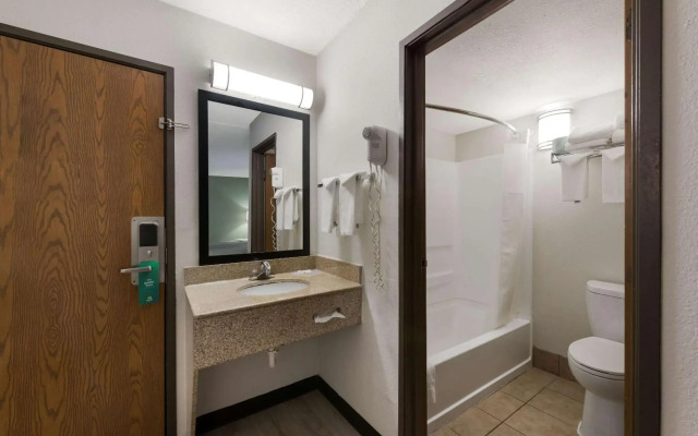 Quality Inn Merriam - Kansas City