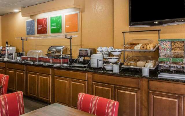 Comfort Inn & Suites Lakeland North I-4