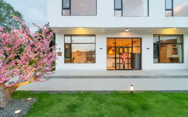 Wanning Riyuewan Flower Romantic Homestay