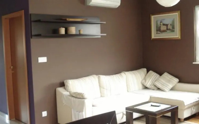 Green House Apartment