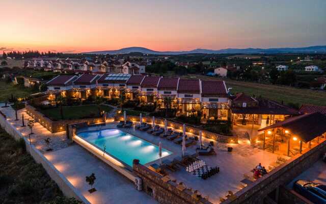 Akrolithos luxury suites