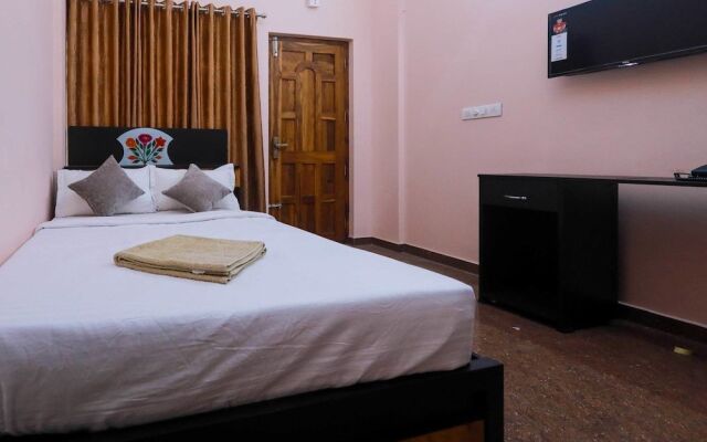 Adona Residency - Hostel