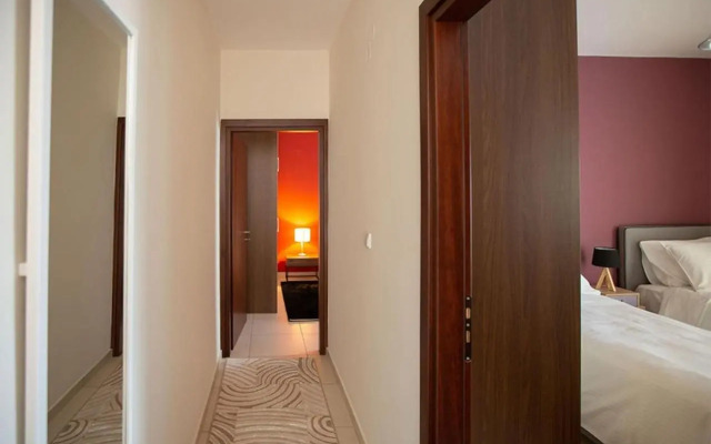 V Luxury Apartment 2