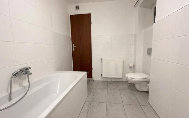 Beautiful 1BR Apartment Near Prater Park