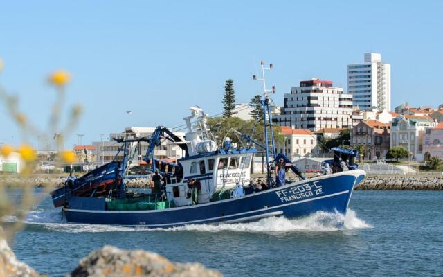 Refugio do Relogio by Rent4all