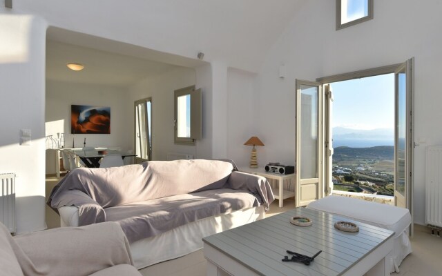 Villa Acqua · Gorgeous pool villa, stunning sea views, helipad!