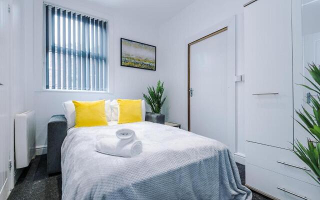Studio Two, Clarendon Apartments