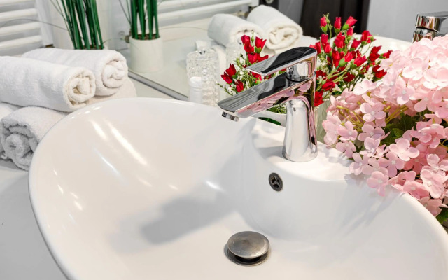 Ari Yellow Apartment