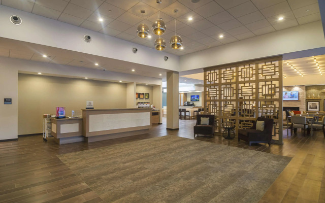 Hampton Inn Chicago North-Loyola Station