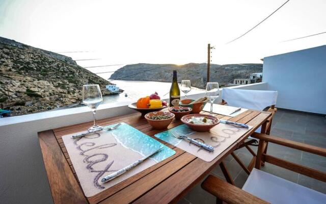 Droufakos home - Lux seafront apt