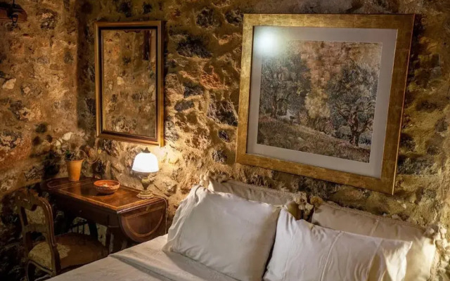 Smaragda Art Country House