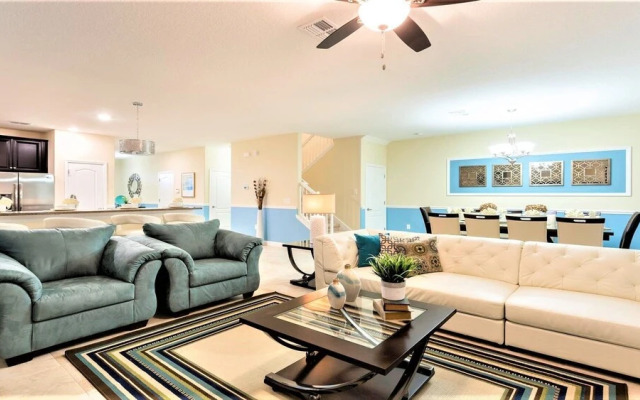 Opulent Villa, 10 Min to Disney, Pool & Spa