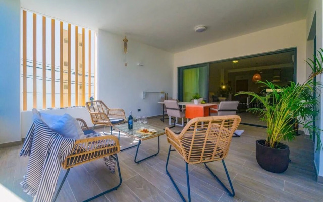 Spacious Modern Apartment With Private Picuzzi