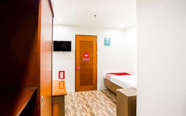 OYO 421 Deck 360 Dormitel Near Davao Medical School Foundation Hospital