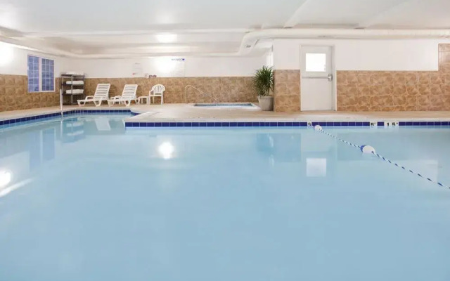Holiday Inn Express & Suites Evanston