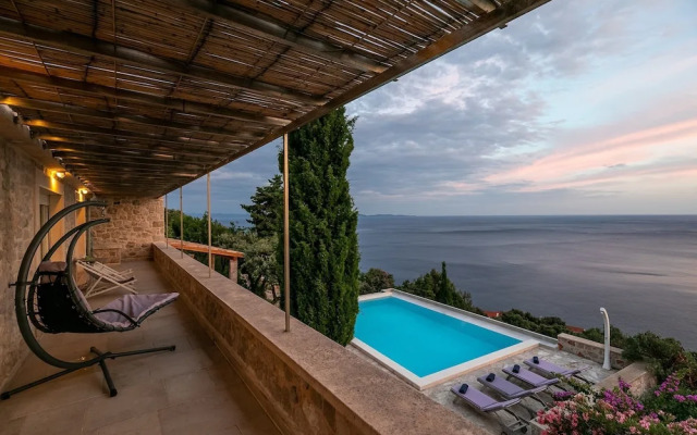 Stone Houses Dingač