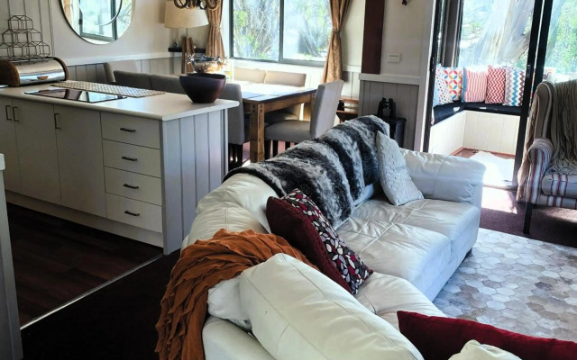 Mountain Retreat Suitable for 2 Families, Sleeps 8