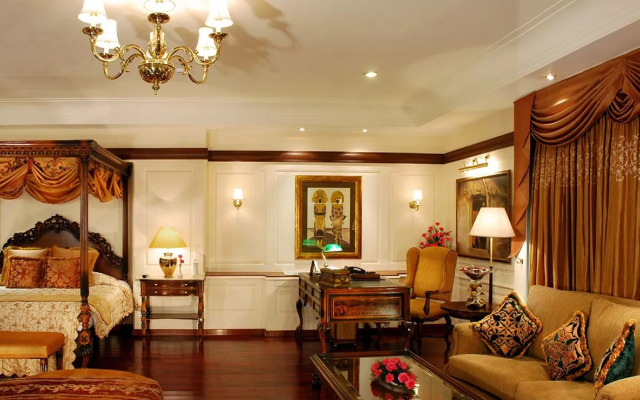 The Palms - Town & Country Club