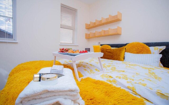 Beautiful two Bedrooms Ensuite Apartment