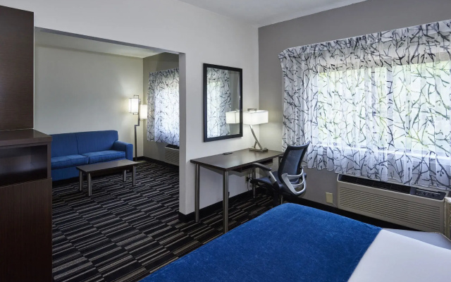 Holiday Inn Express & Suites Birmingham South - Pelham by IHG