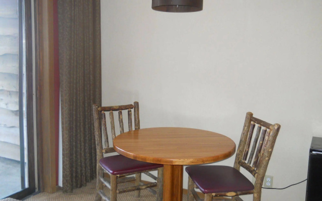 Lakewoods Resort & Lodge