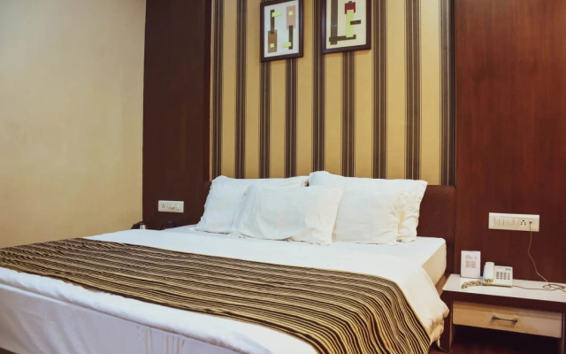 OYO Premium AB Road Bhavarkuan