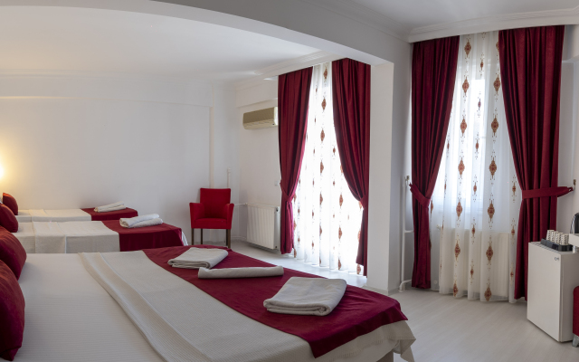Ayapam Hotel