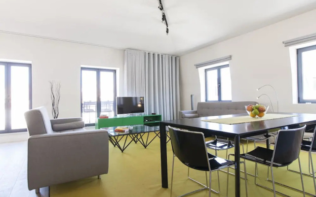 JOIVY Lux & Spacious 1BR home w/ huge terrace, 5mins to Academy of Sciences