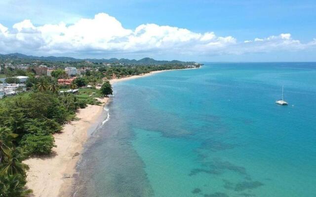 Beachfront 2 bdr apt with beautiful views