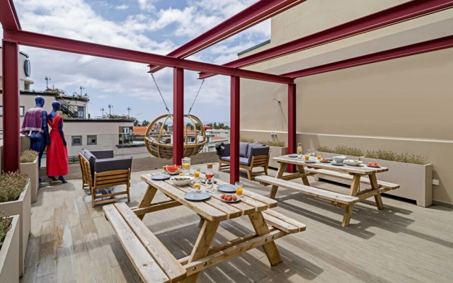 Drapes Design Apartments II by An Island Apart