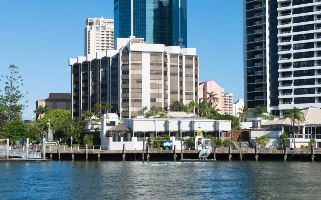 Tiki Hotel Surfers Paradise