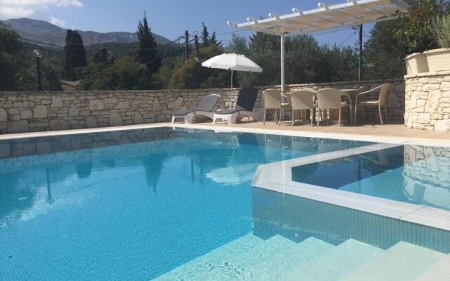 Villa Petrino - central flat location within Kassiopi. Sleeps 8
